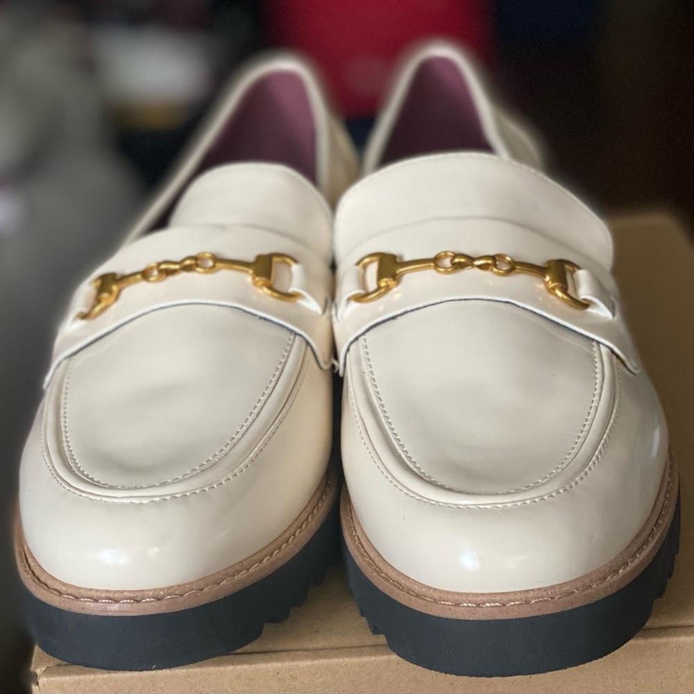 Franco Sarto Women's Cream Loafers with Gold Detailing
NWOB